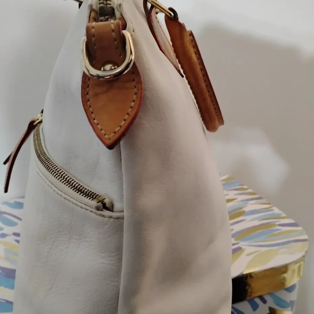Dooney & Bourke Dillon dbl. pocket satchel White, good condition - Picture 5 of 16